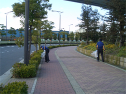 JRゆめ咲き線 桜島駅周辺の清掃の様子